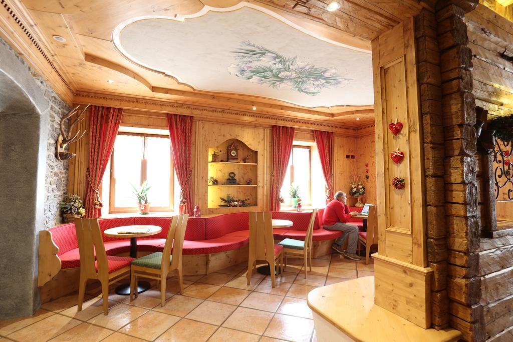 פרום Albergo Centrale מראה חיצוני תמונה