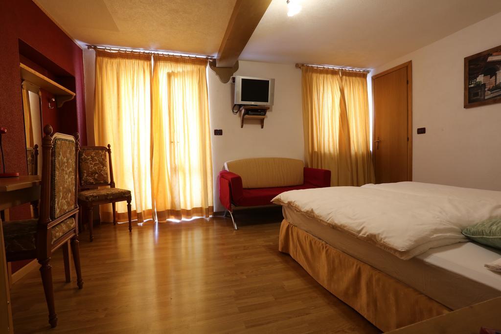 פרום Albergo Centrale חדר תמונה
