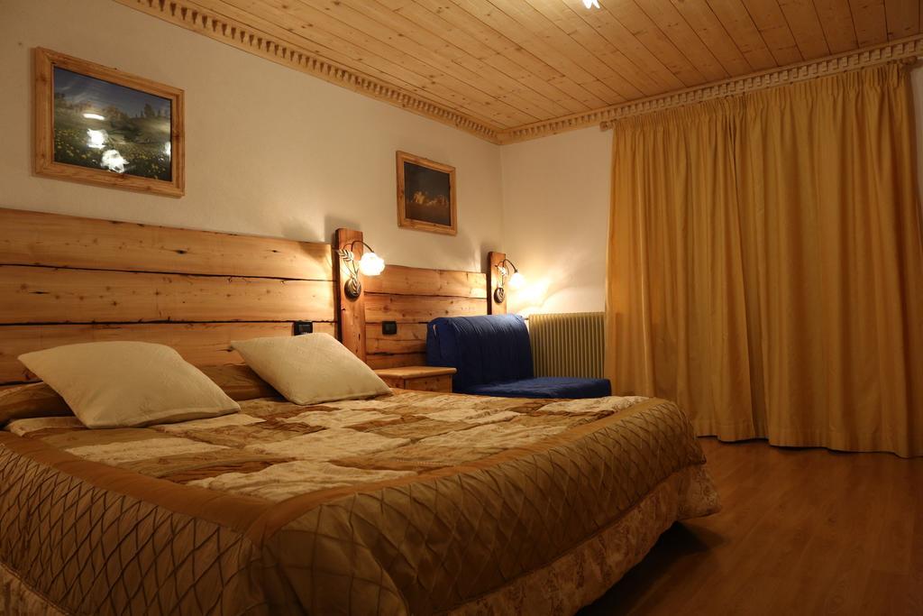 פרום Albergo Centrale מראה חיצוני תמונה