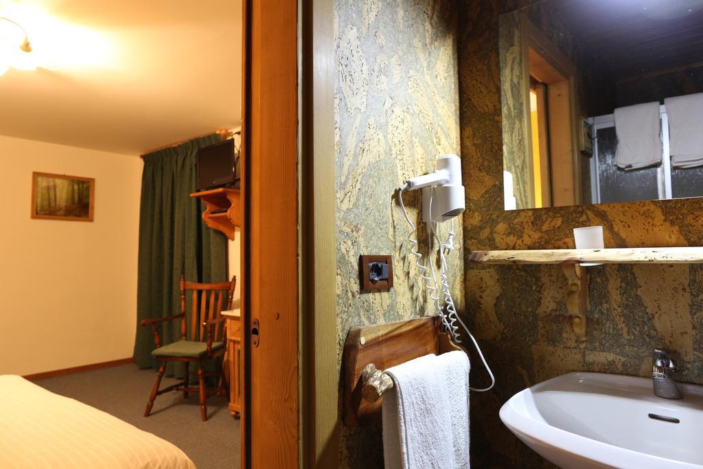 פרום Albergo Centrale מראה חיצוני תמונה