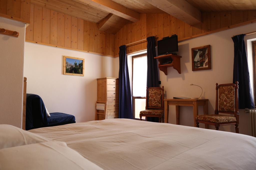 פרום Albergo Centrale מראה חיצוני תמונה